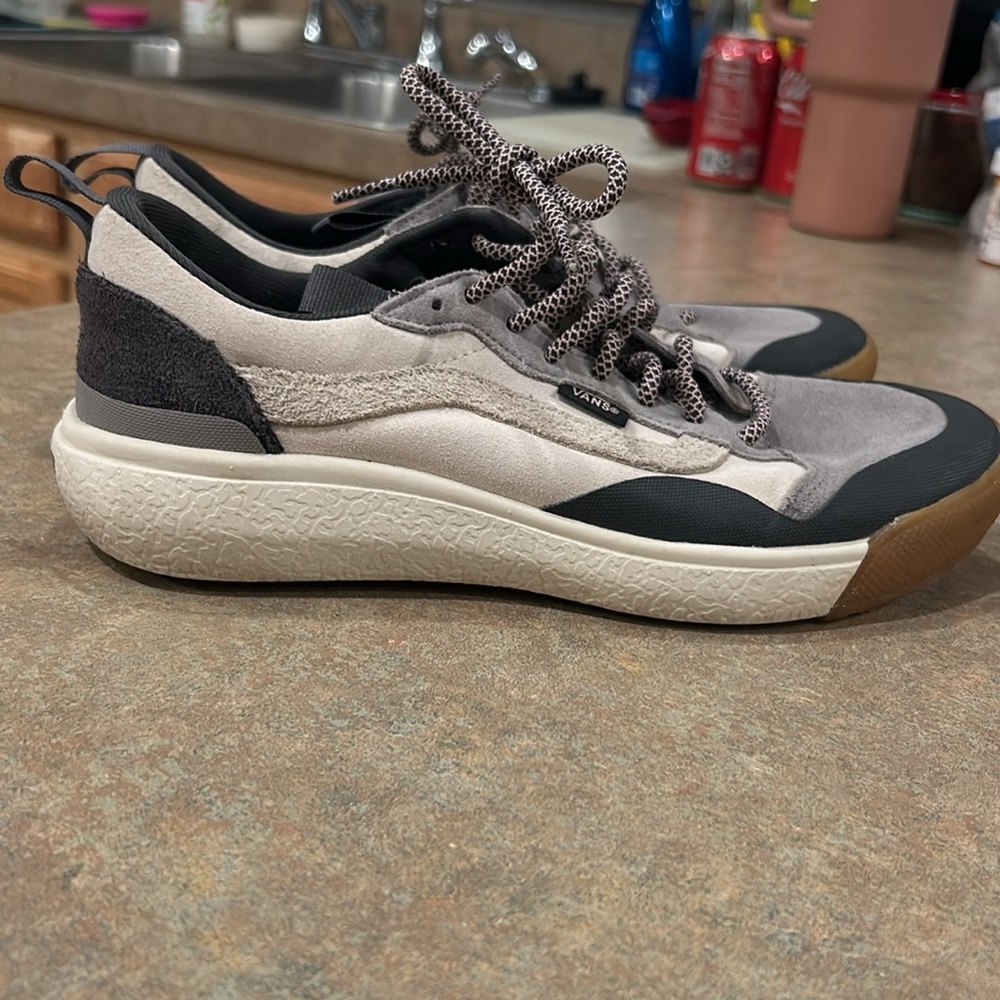 Vans - Picture 2 of 4
